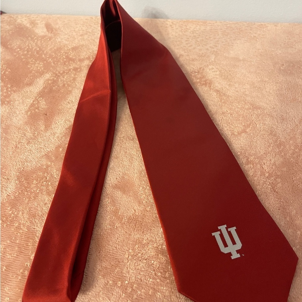 Elegant Red Men's Tie with IU Emblem - Picture 4 of 8